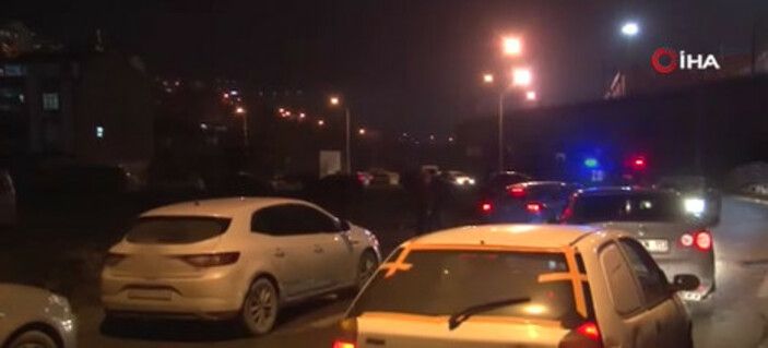 Başakşehir'de polis aracına saldırı