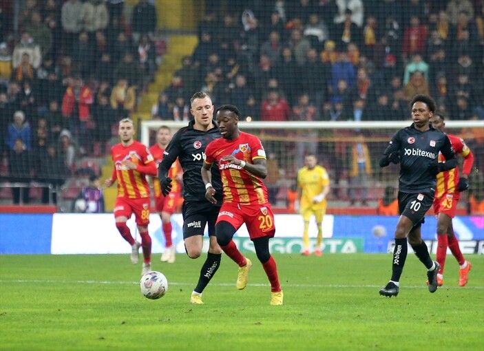 Kayserispor, Sivasspor karşısında farklı kazandı