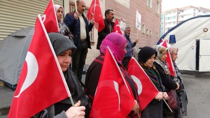 Ailelerin evlat nöbeti bin 230'uncu günde