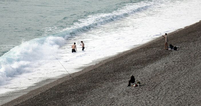 Antalya’da yağmur ve fırtına yerini güneşli havaya bıraktı #10