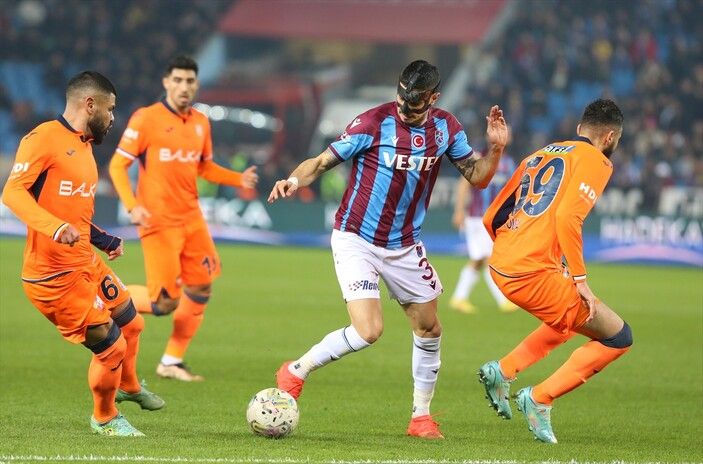 Trabzonspor, Başakşehir'i tek golle geçti
