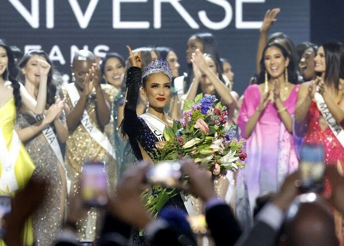 Miss Universe birincisi tarihe geçti