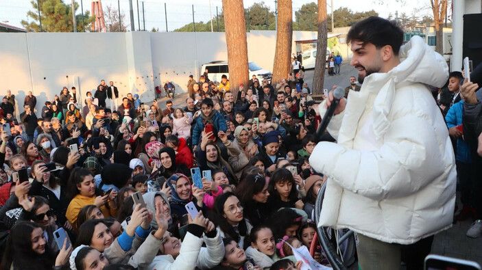 Sefo, memleketi Samsun'da öğrencilerle buluştu